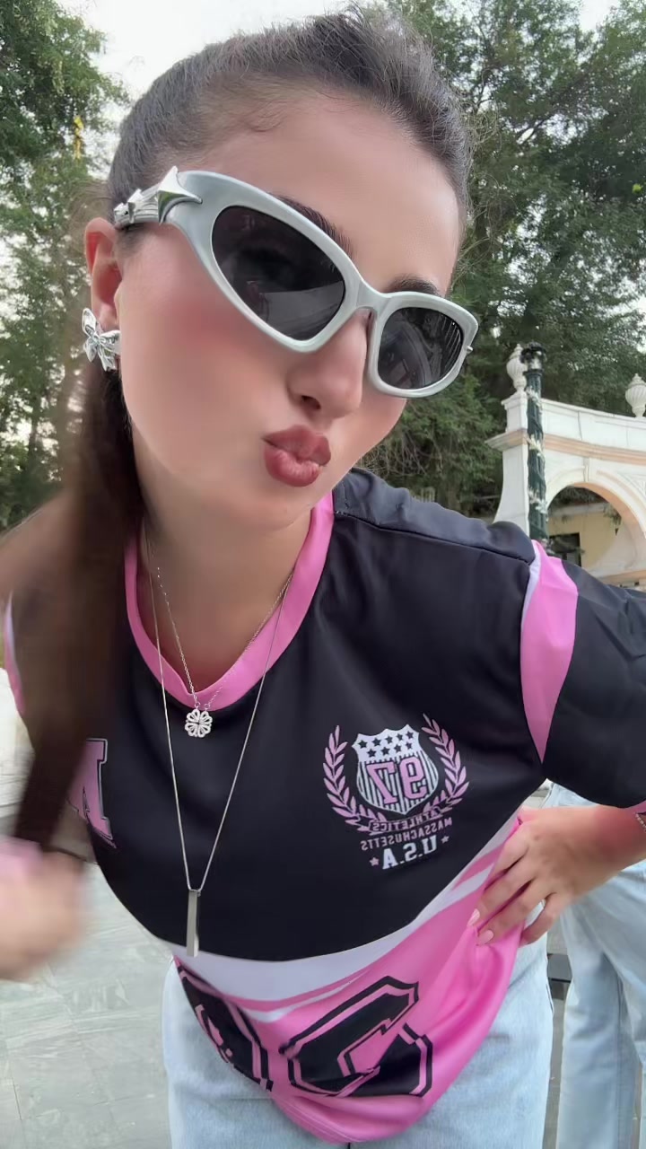 @<3