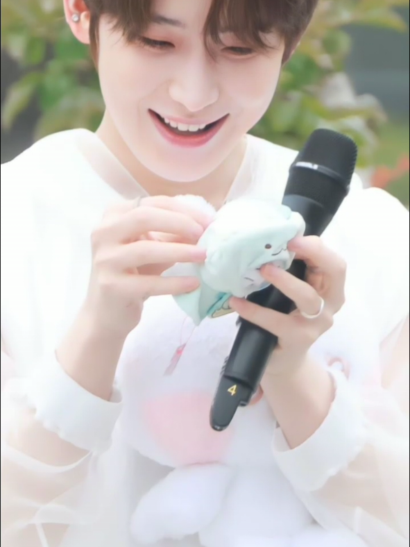 @Hyunjin๐myheart๐ซ๐๐ฐ๐ทSkZ๐ฉธ