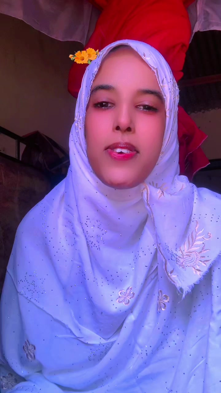@Nora🦋🌺☕️