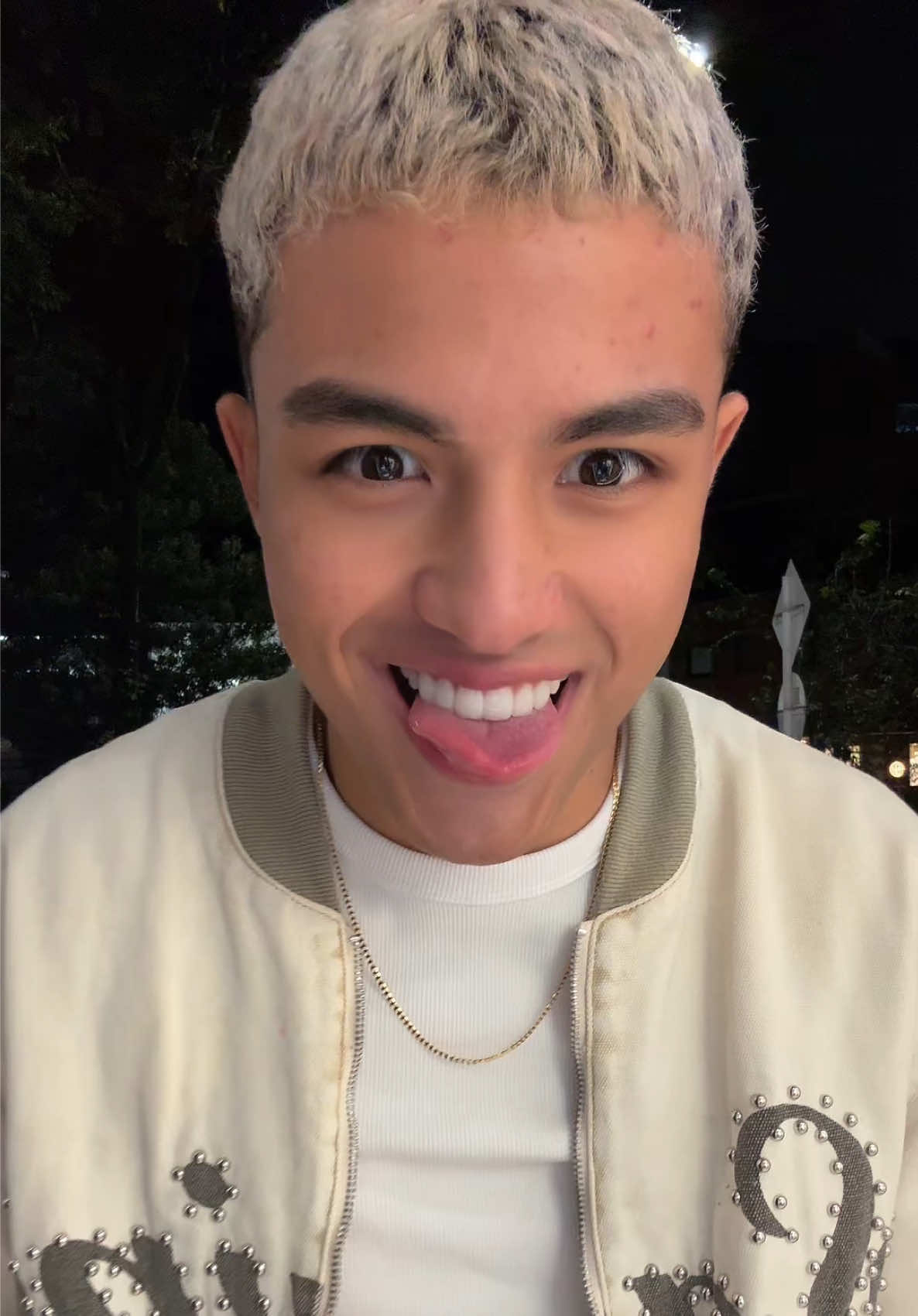 @𝐇𝐮𝐠𝐨 🦦
