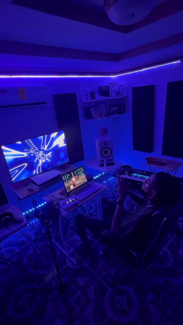 @𝖤𝖬𝖠𝖭𝖴𝖤𝖫 𝖫𝖠𝖱𝖠 𝖥𝖠𝖭