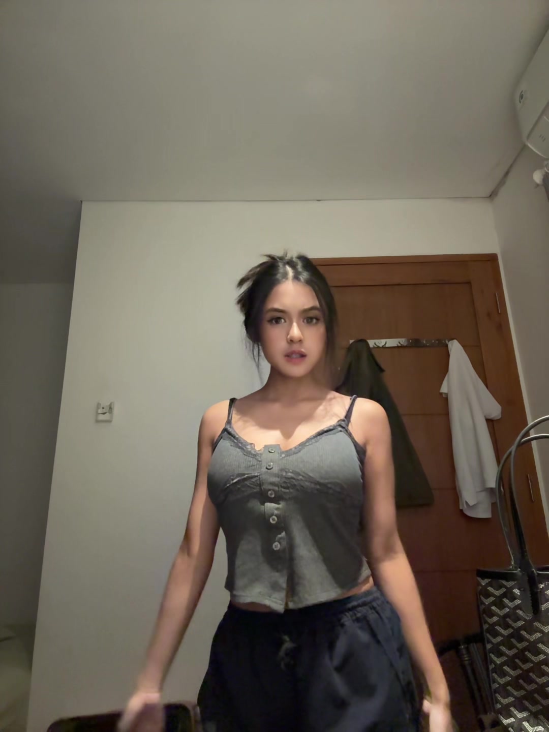 @zzneya