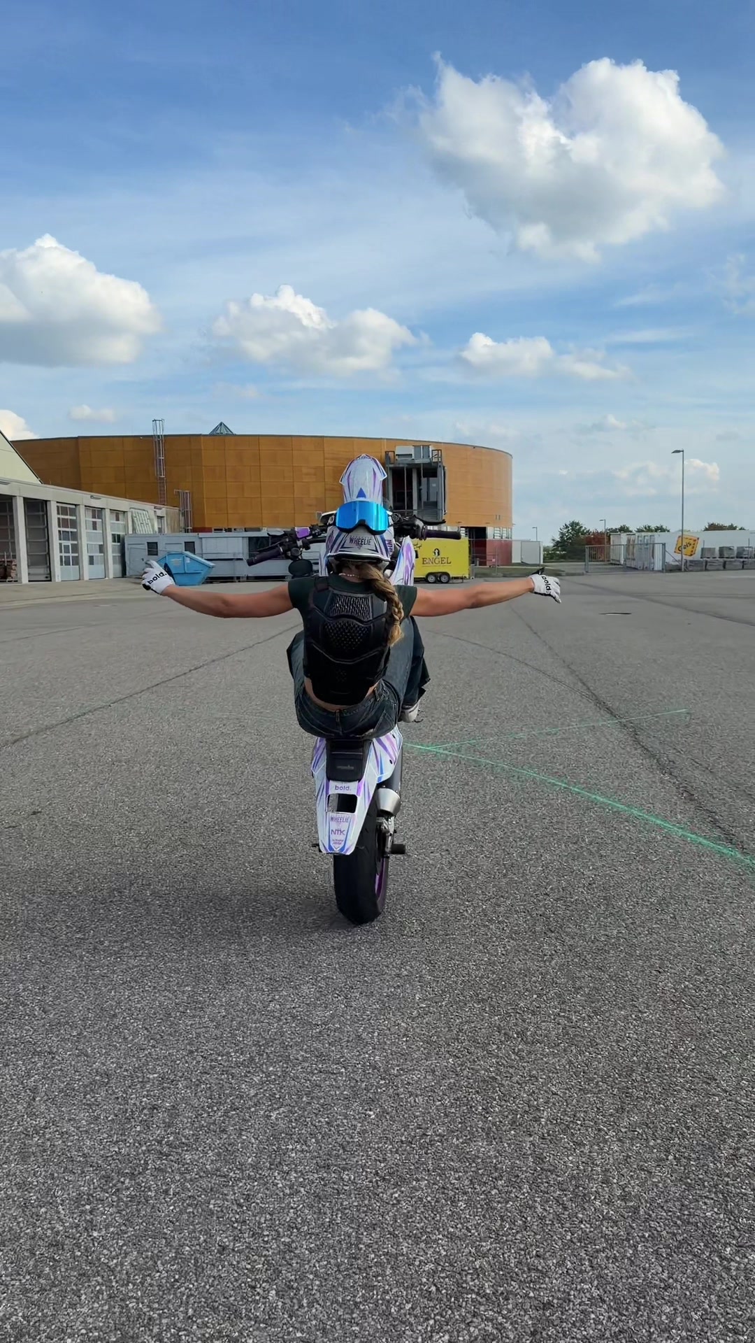 @Wheelie Girl