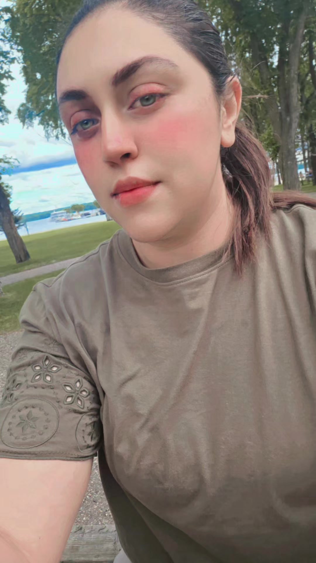 @Aroohanaz