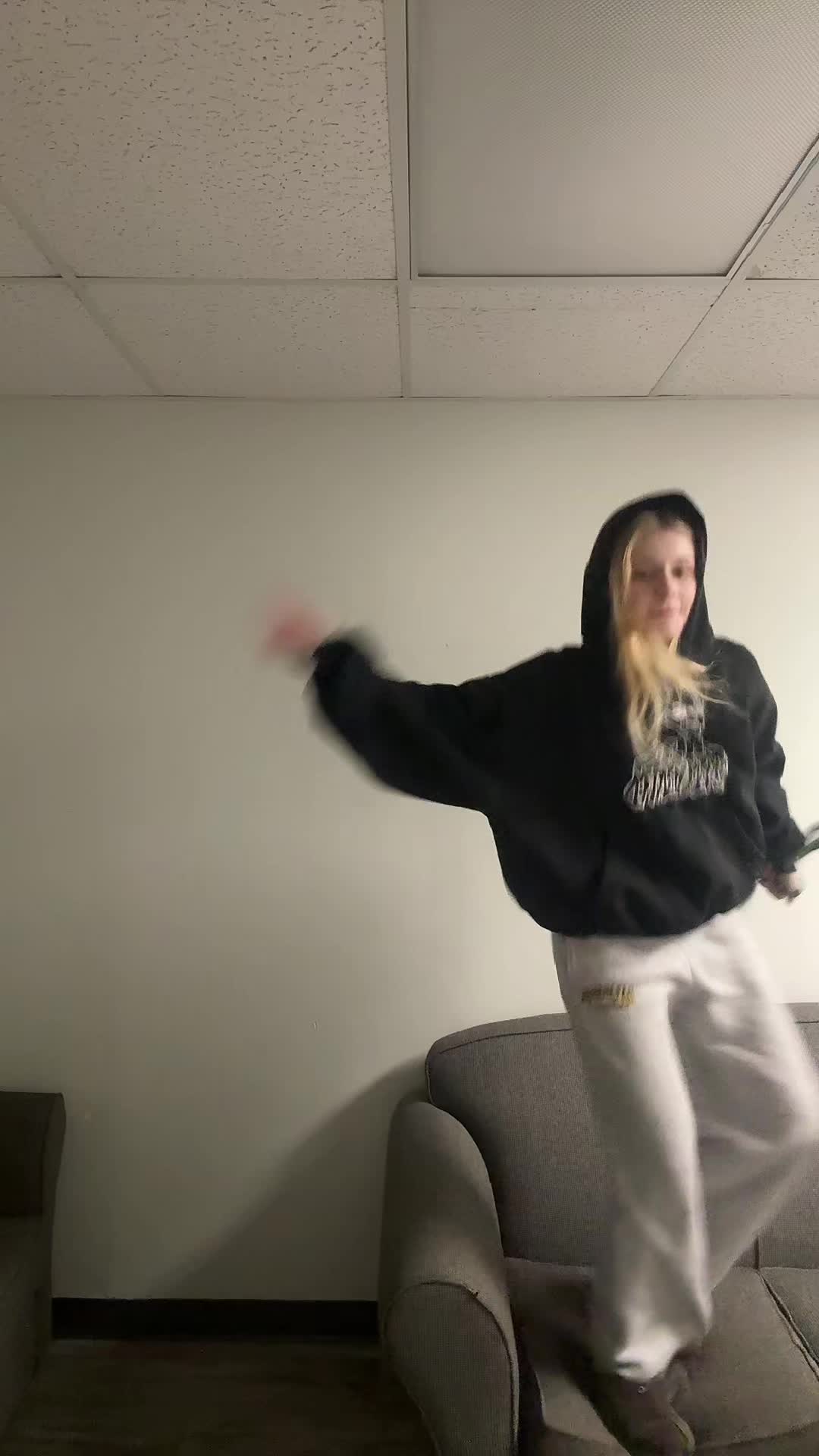 @bella