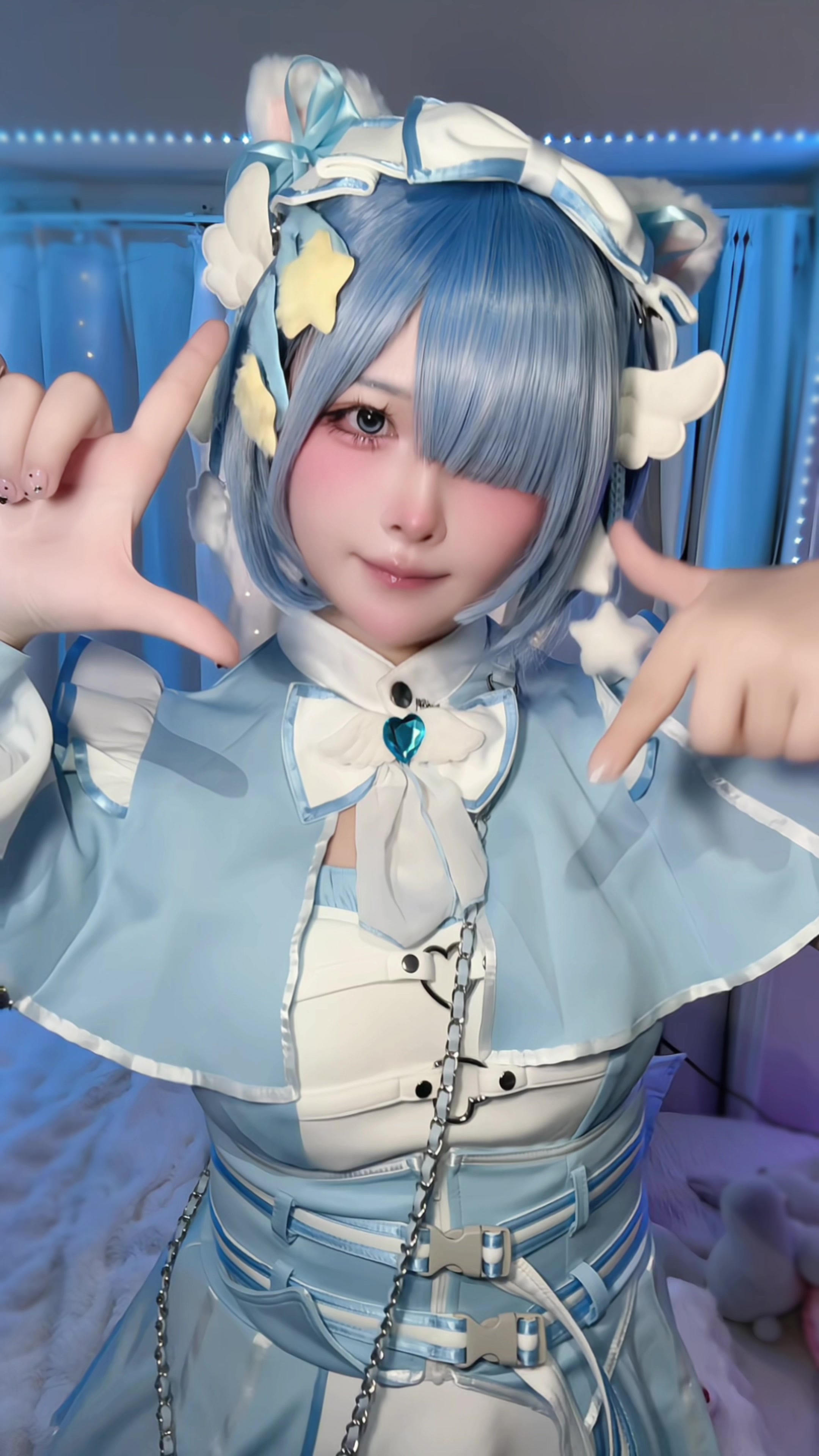 @かなで