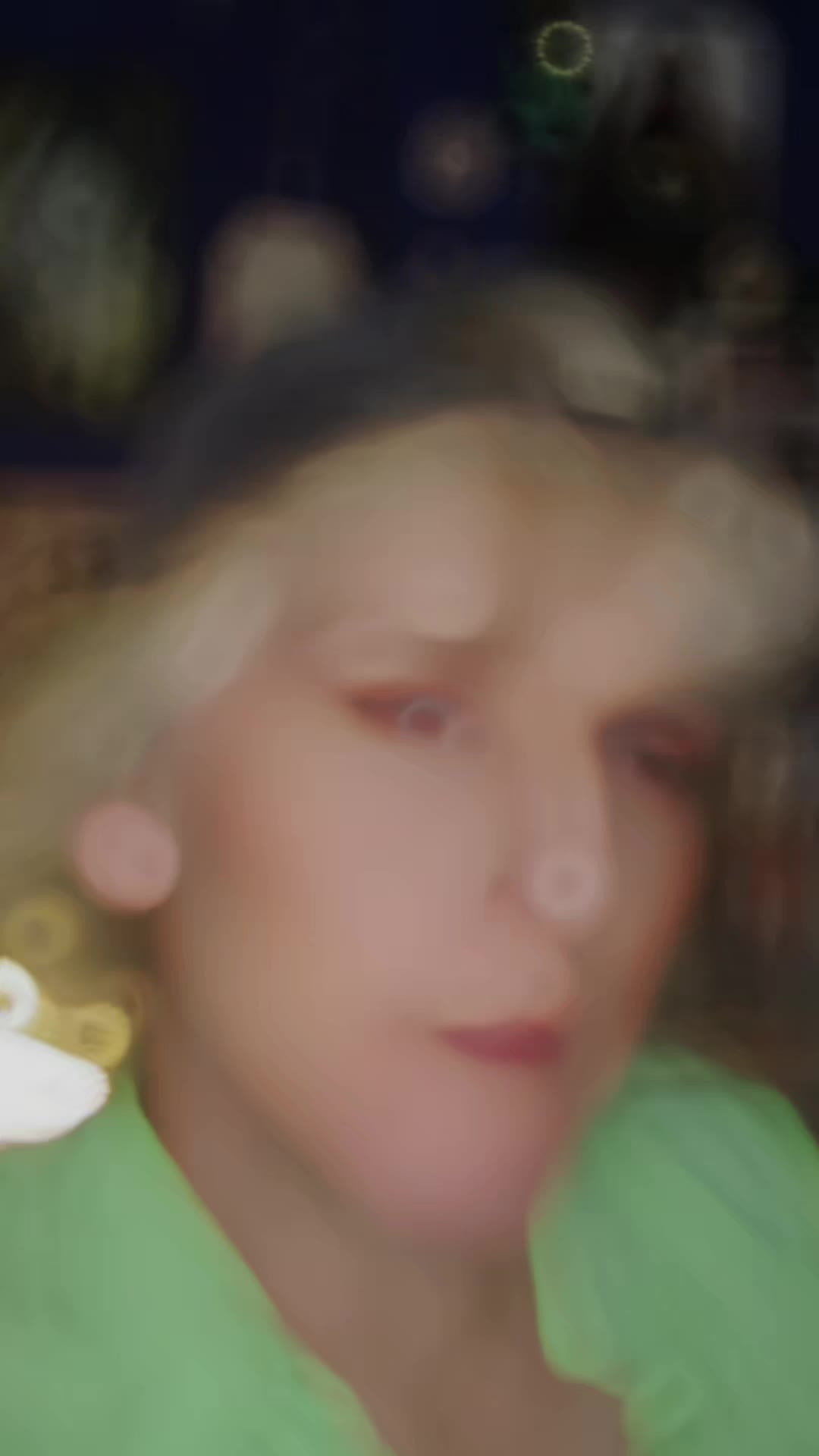 @lois