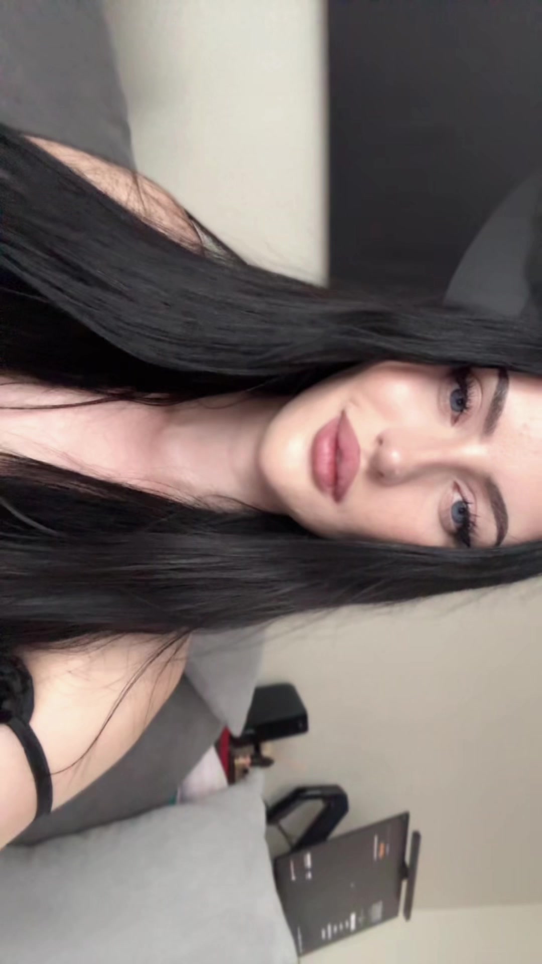 @ℐ𝓂_𝒩𝒾𝓀𝓀𝓎