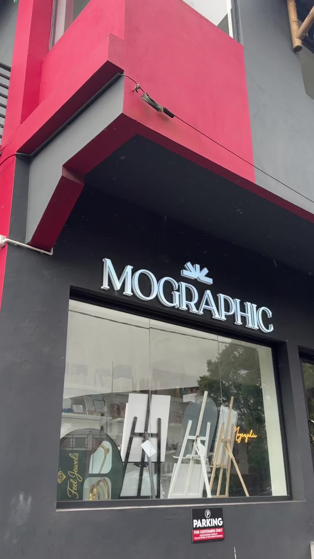 @Mographic
