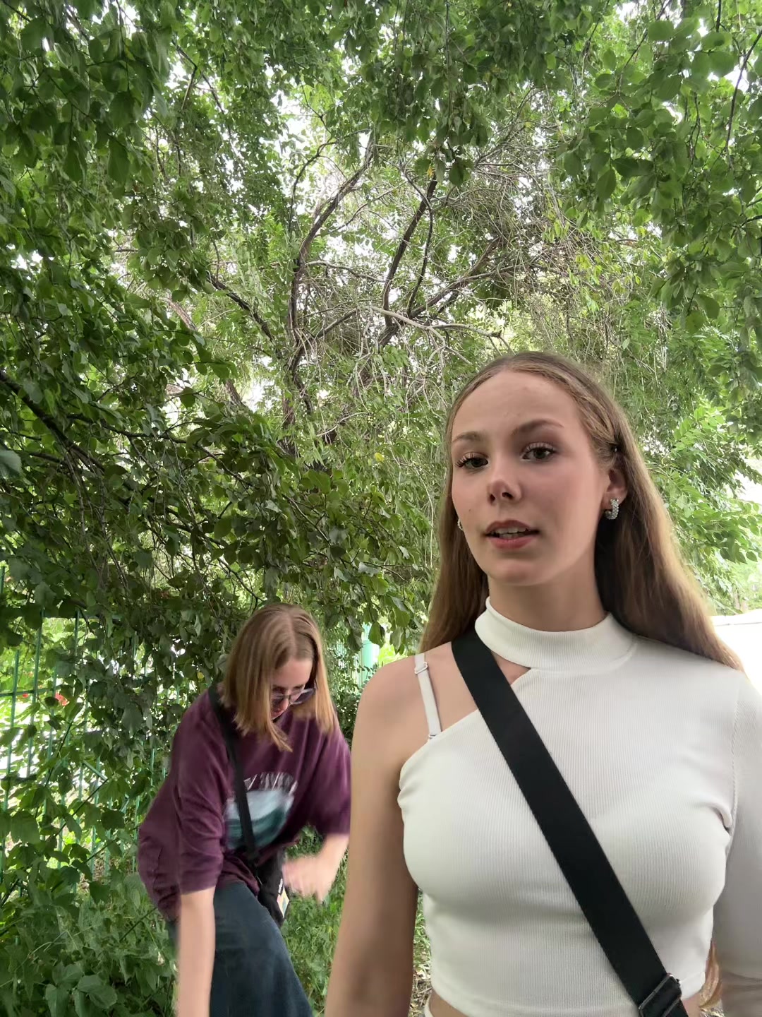 @...