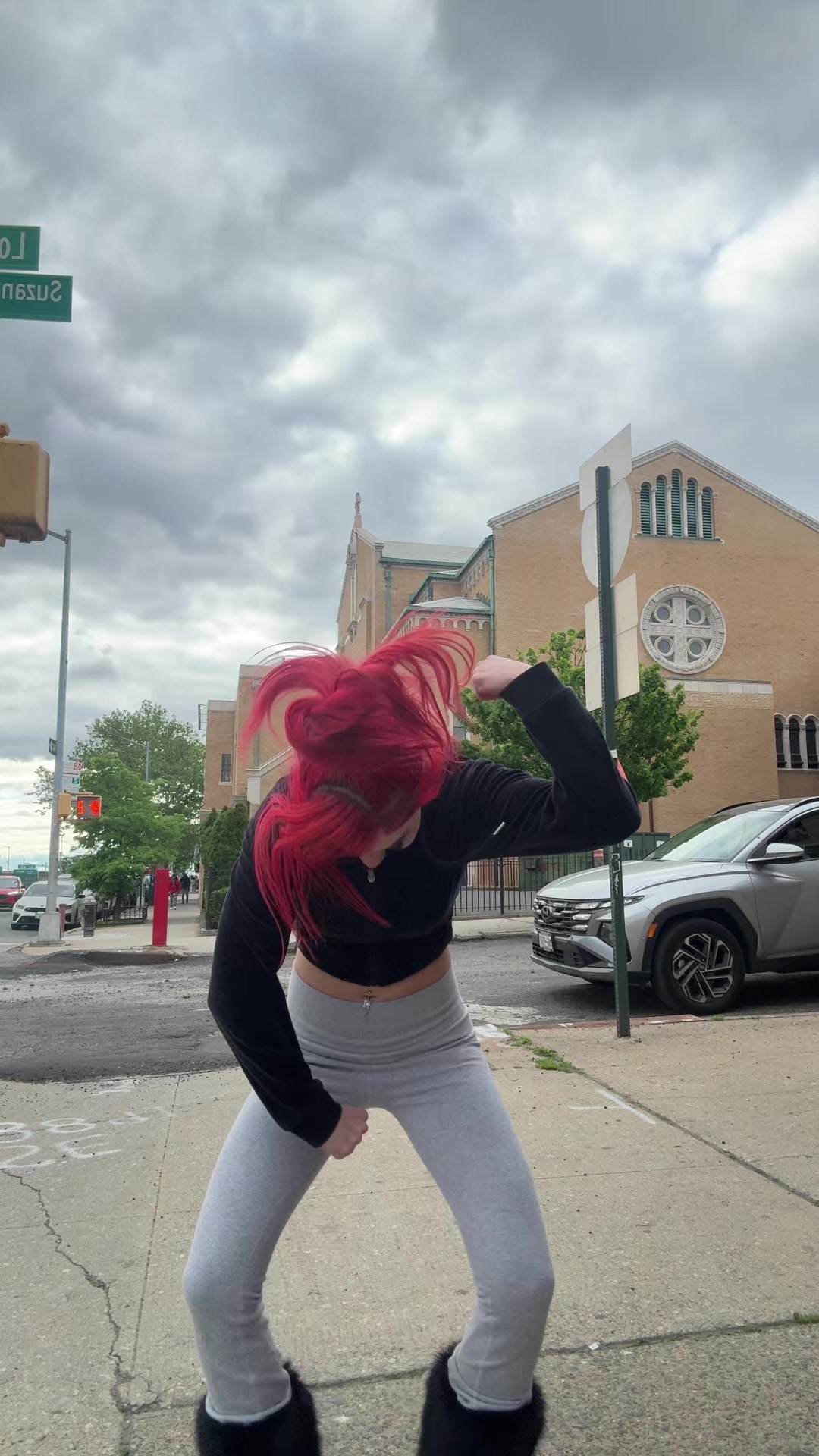 @qh0st1n