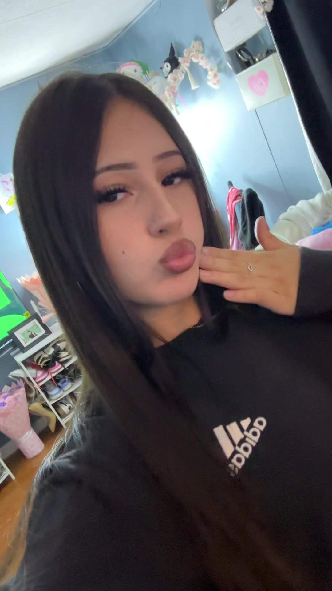 @:3