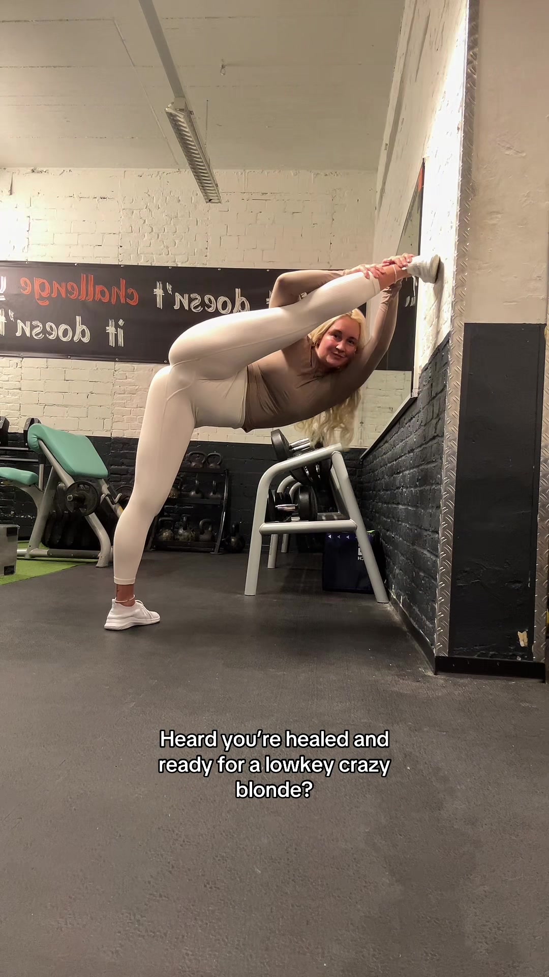 @blondiewithcatshair
