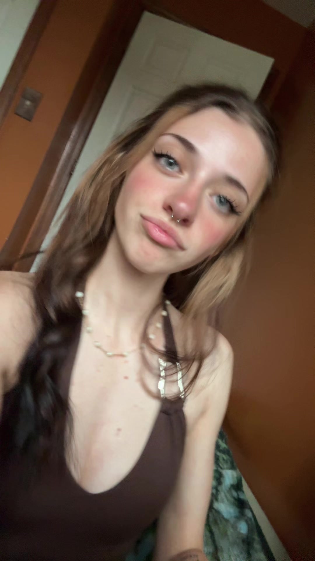 @️V