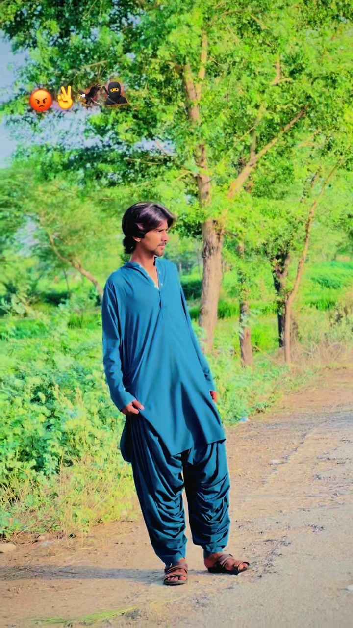 @کنگ نازک 🙌🖤