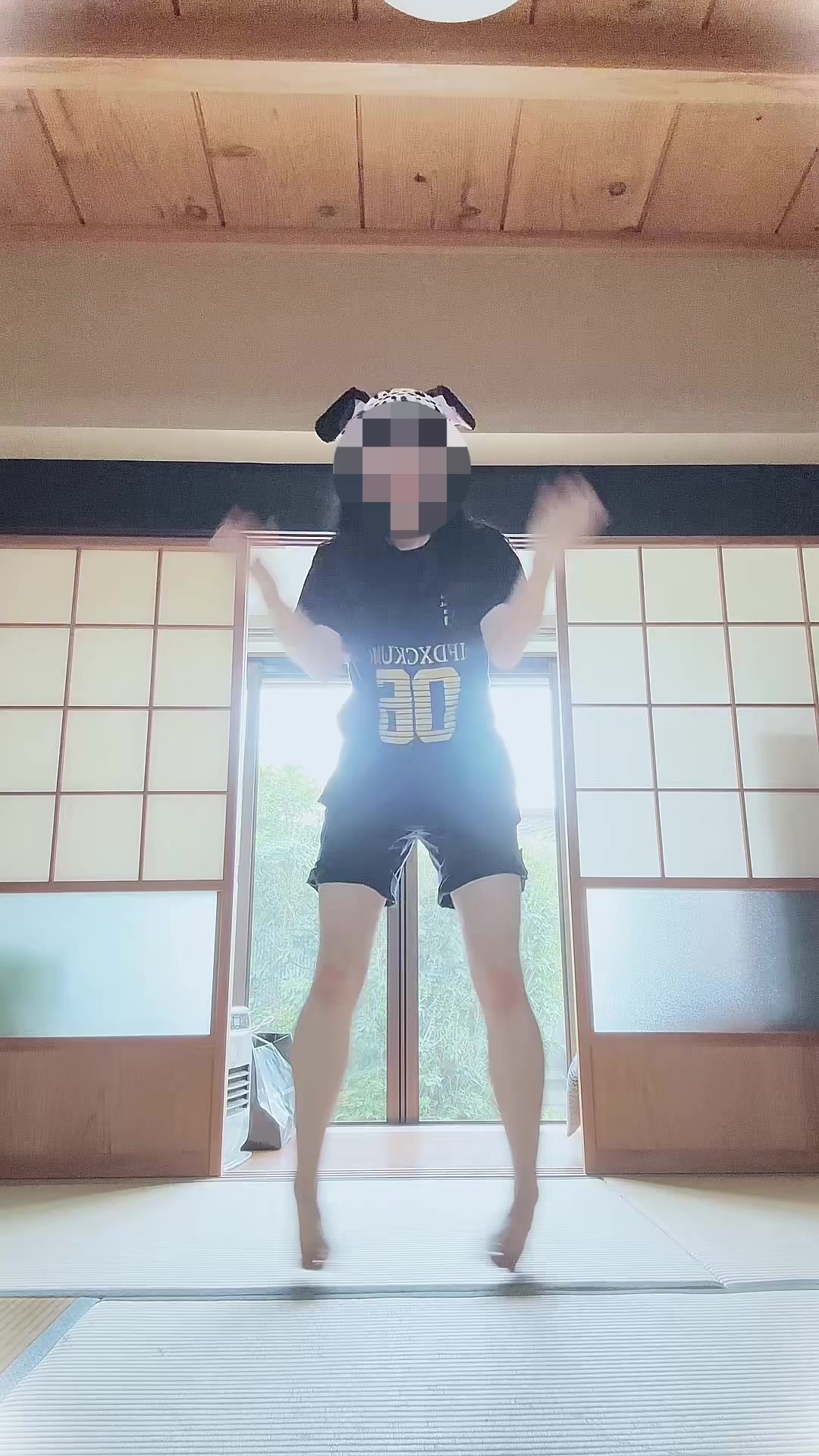 @奥深ハル子