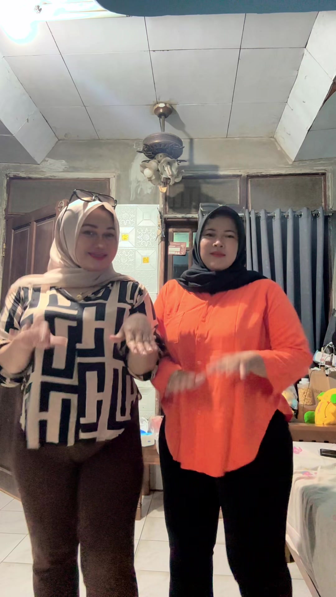 @momihzahwavarel