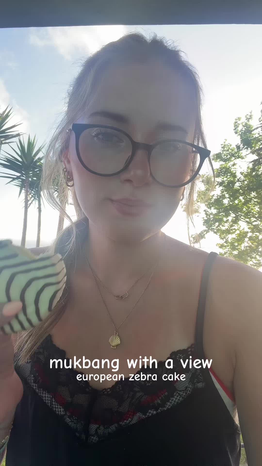 @🦄