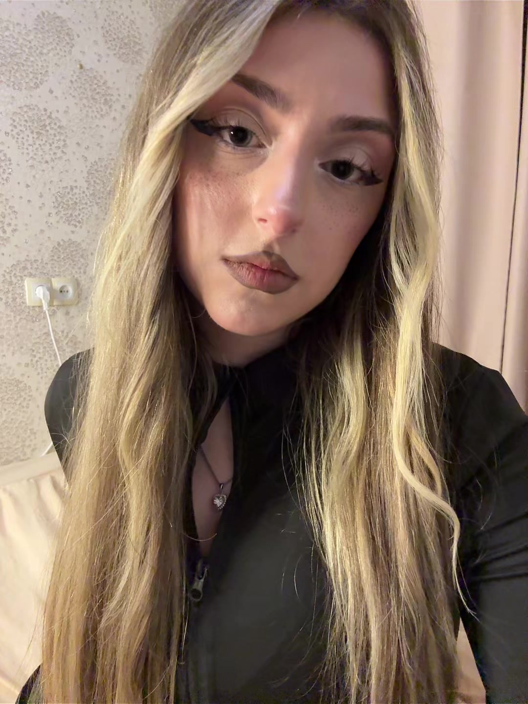 @ТГК: anushik поёт