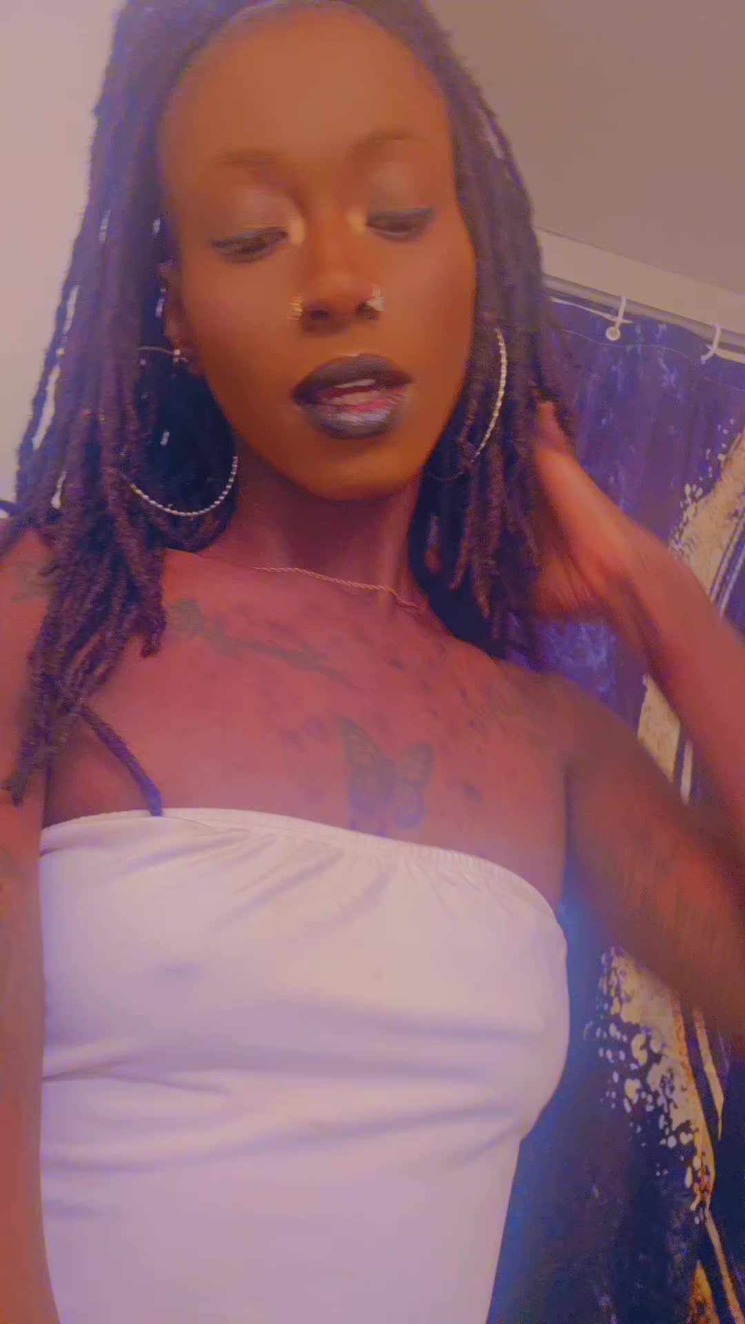 @laady.lay_