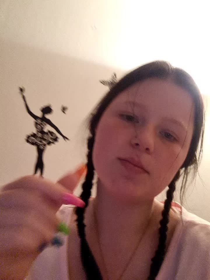 @Leonie