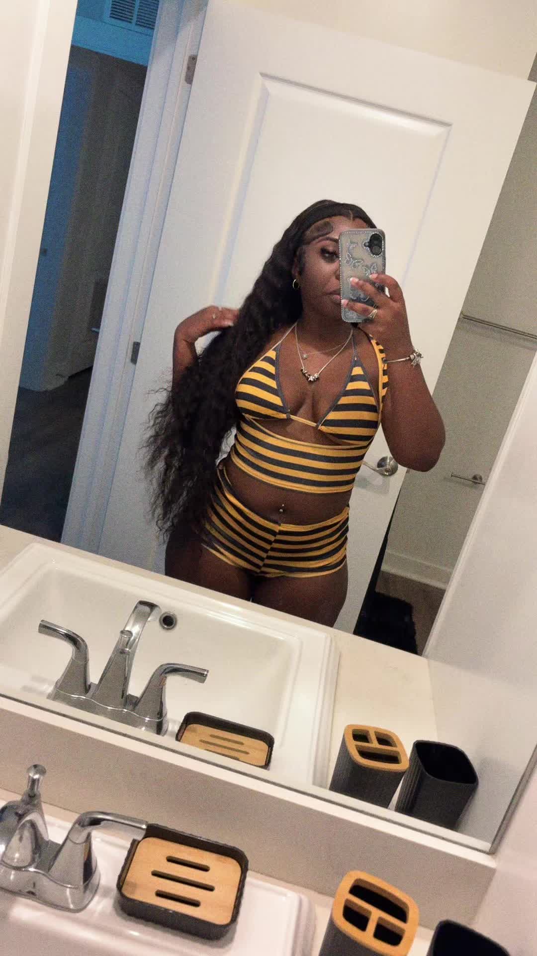 @shaniya🚩