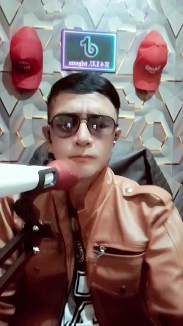 @8 4 RU. D 4T4 N6