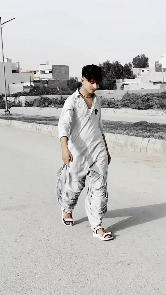 @🦅MUHEEB SARKAR 😎