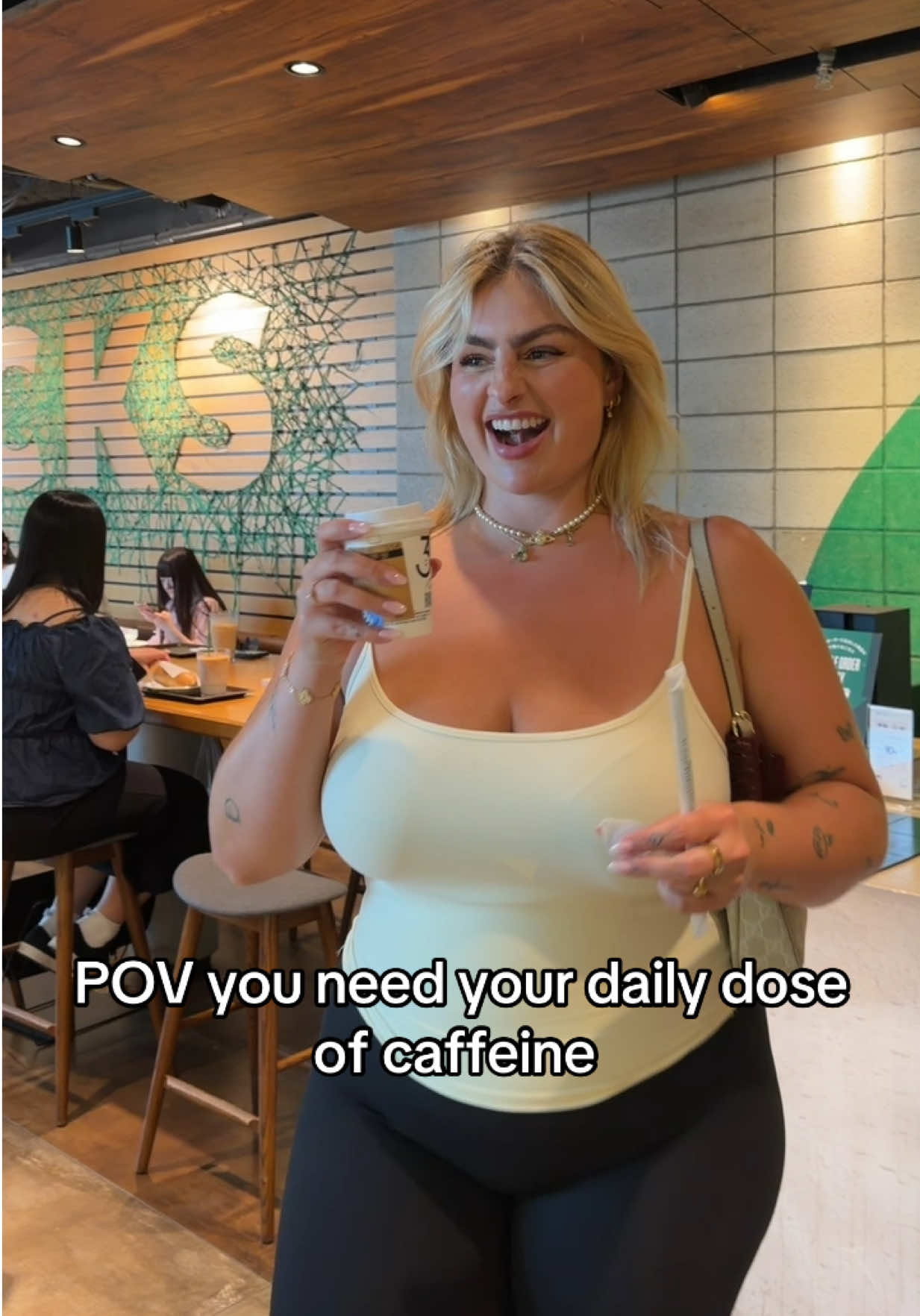 @curvymamilau