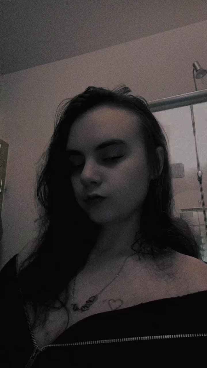 @𝔇𝔢𝔫𝔦𝔰𝔢 ୨୧🧸🐍