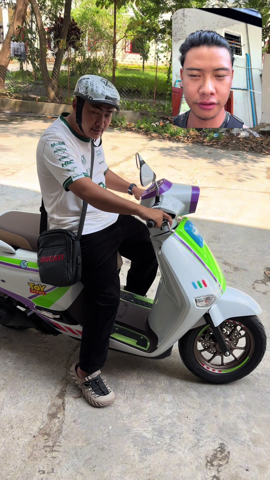 @SIPHYOETGI Motorcycle showroom