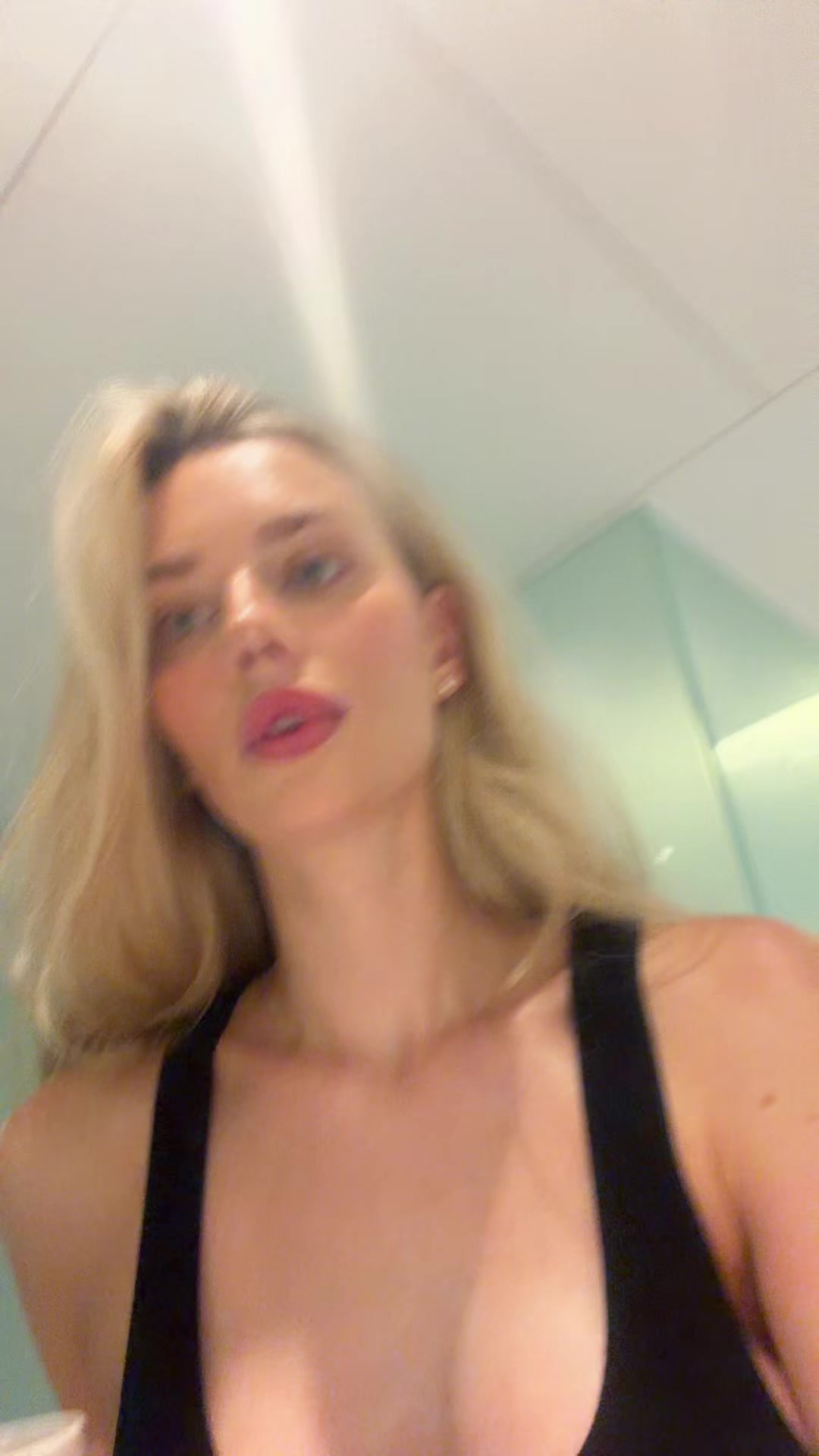 @theresaviuff