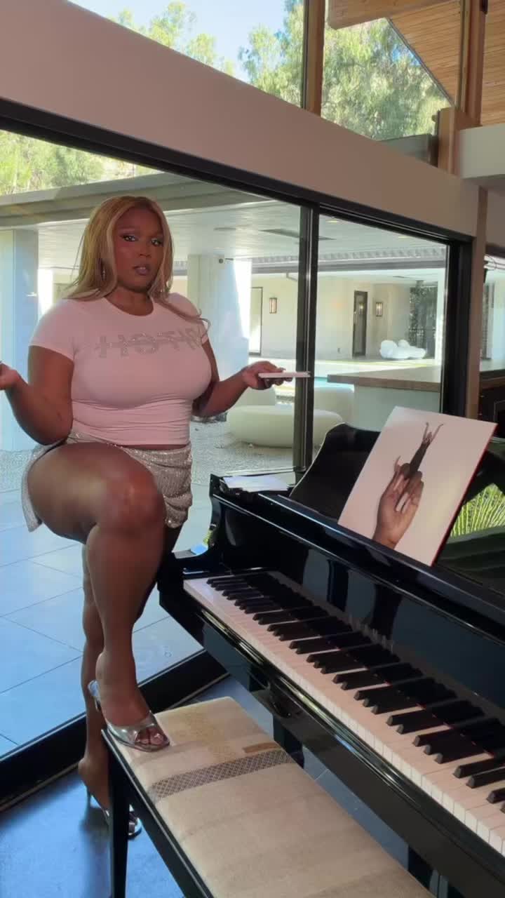 @lizzo