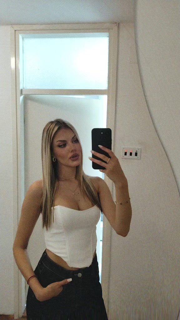 @isidora