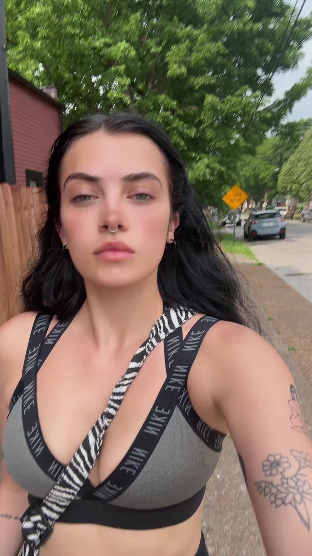@lilliezworld