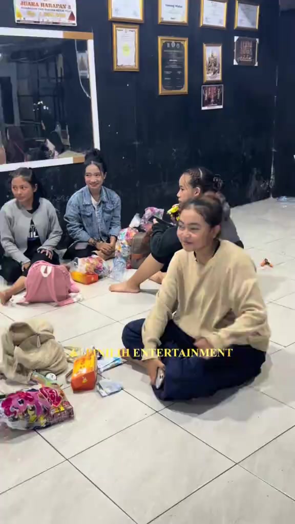 @Fans Putri pinilih eira