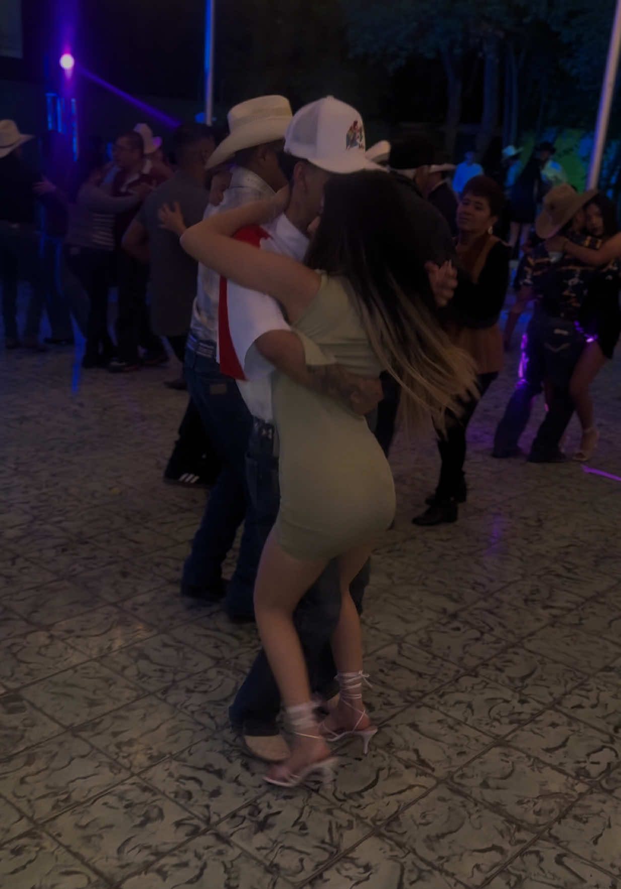 @C H I N O 🪶
