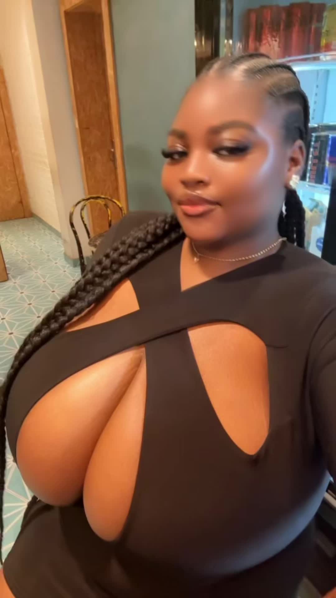 @AYOMIDE_CHASE🌸