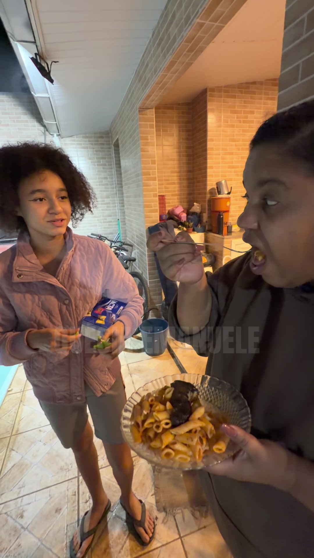 @Qu&eacute;sia e fam&iacute;lia J L