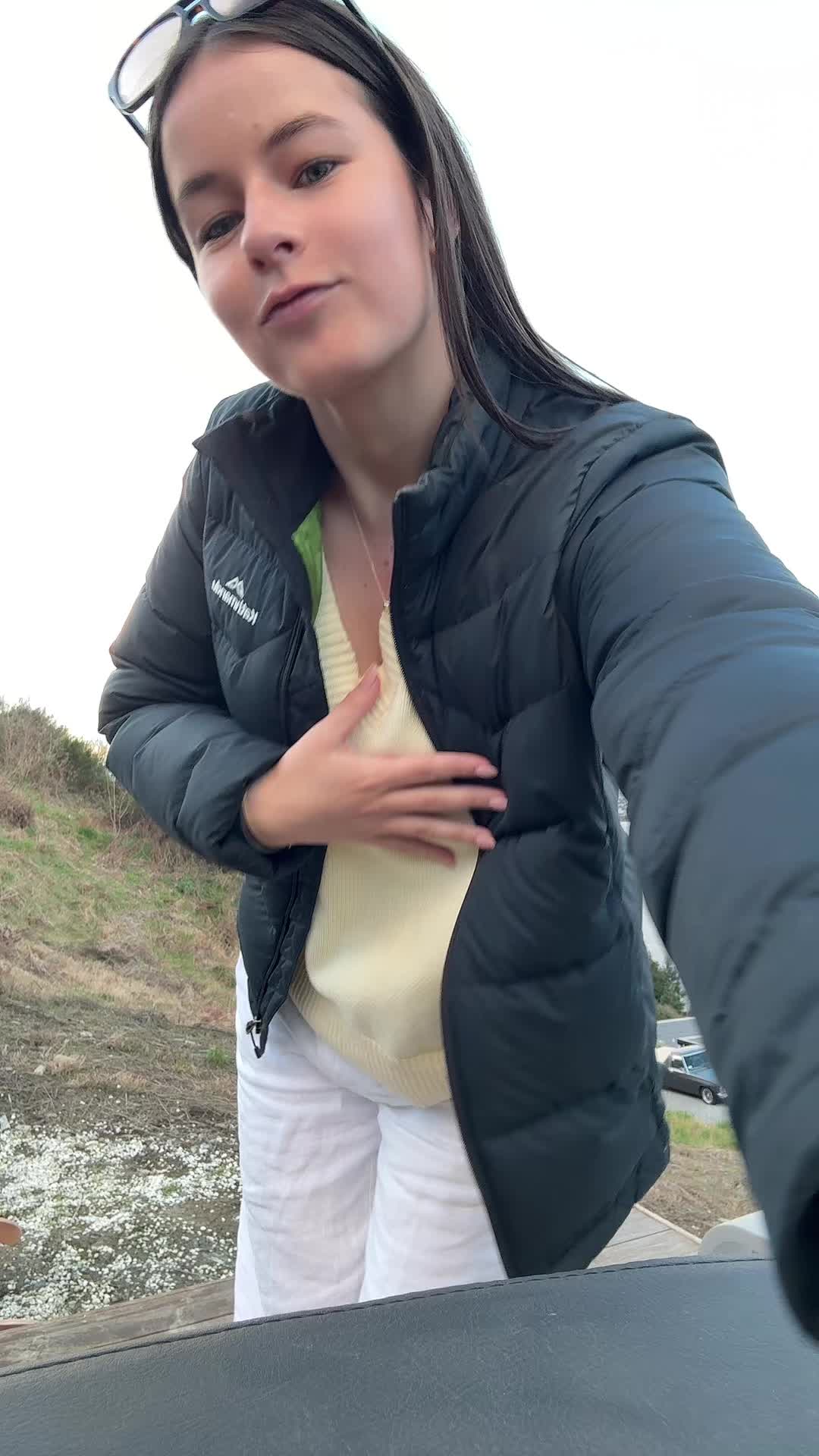 @Bella