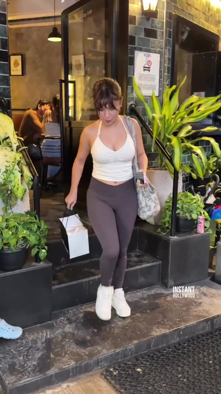 @BOLLYWOOD 360🔥🥵