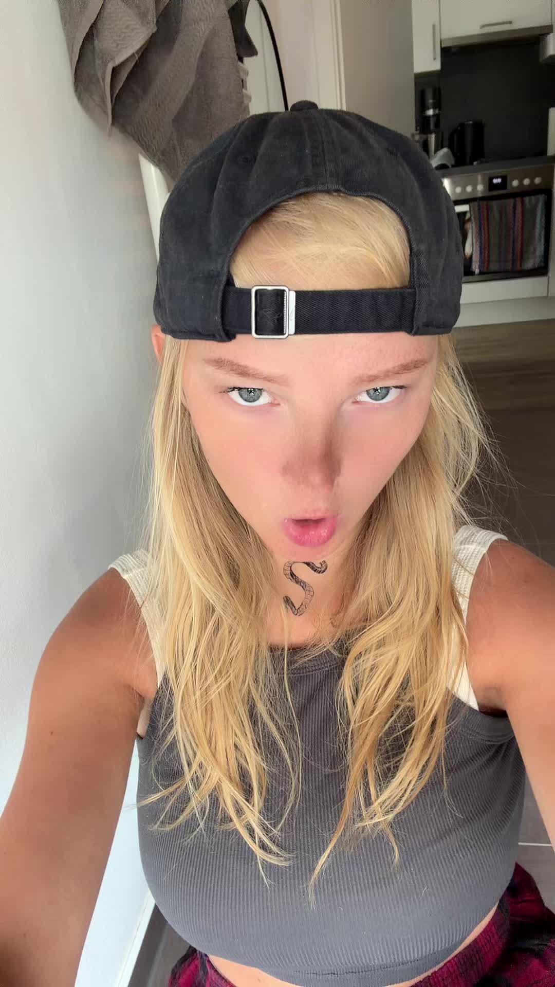 @Blonde_vivi