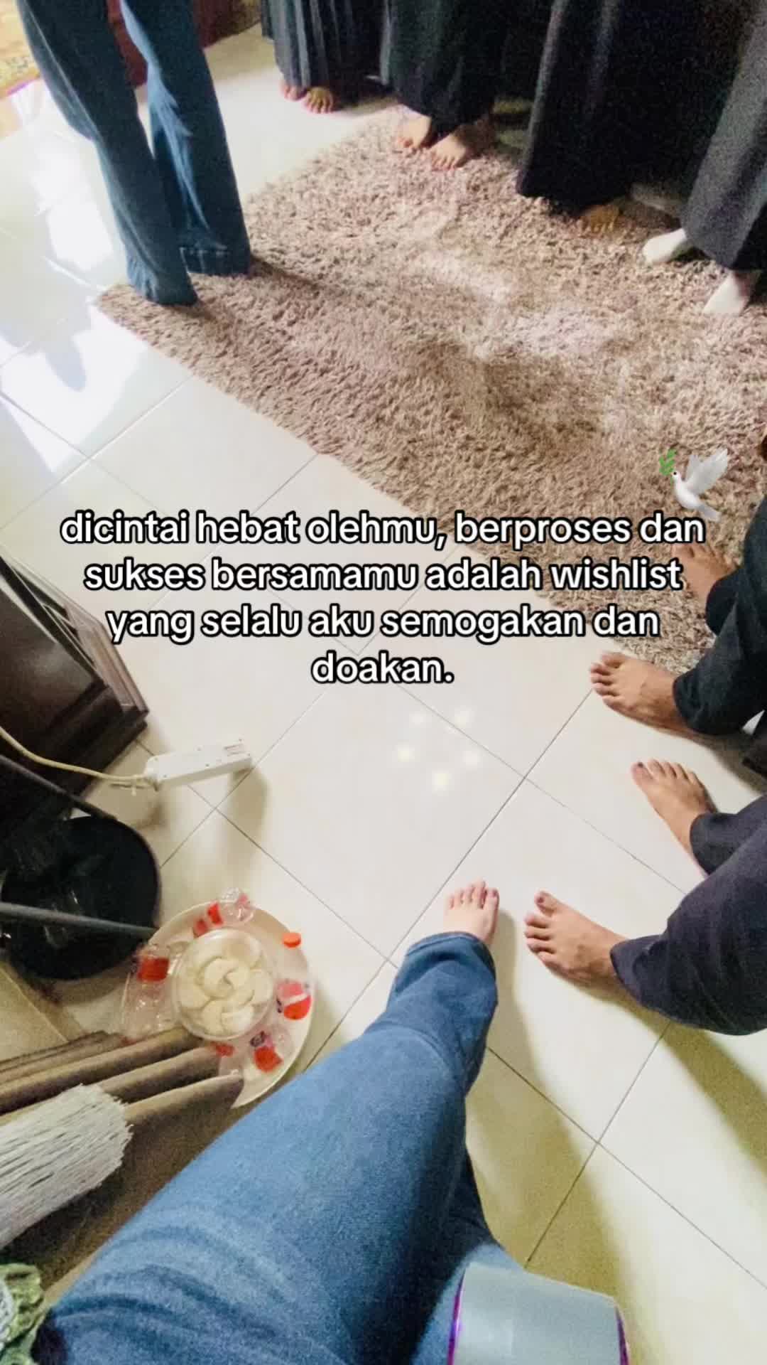 @🧟&zwj;♀️