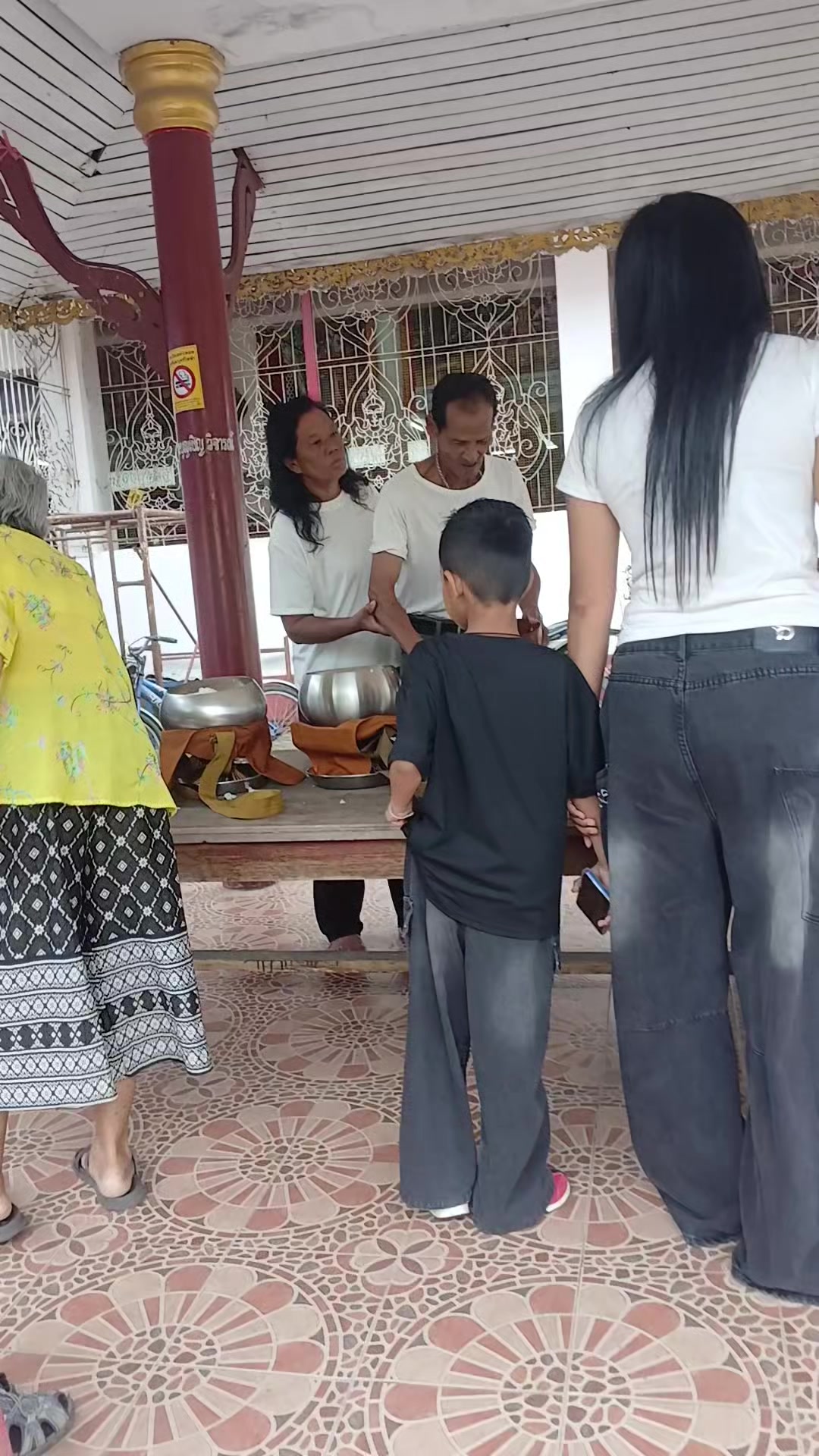 @น้อย ฉายอรุณ