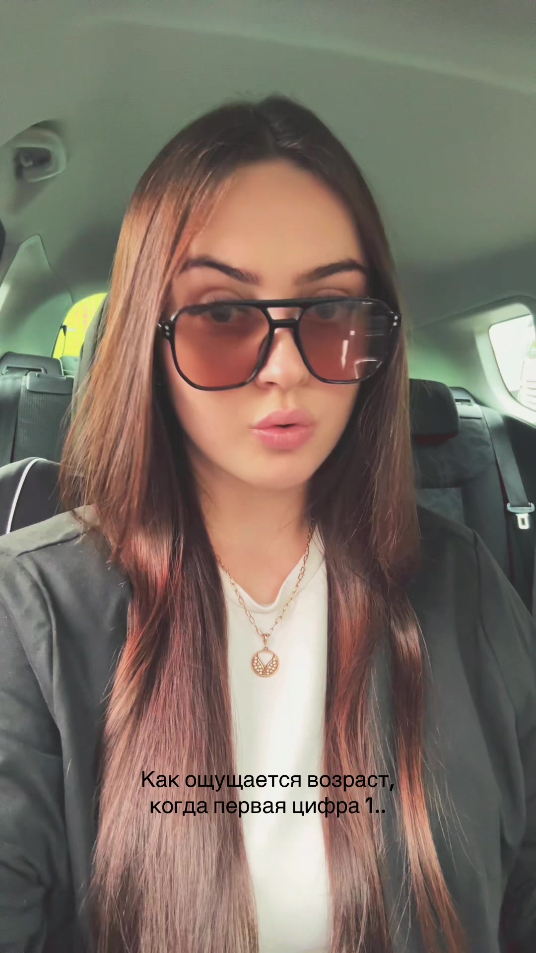 @_elenau_