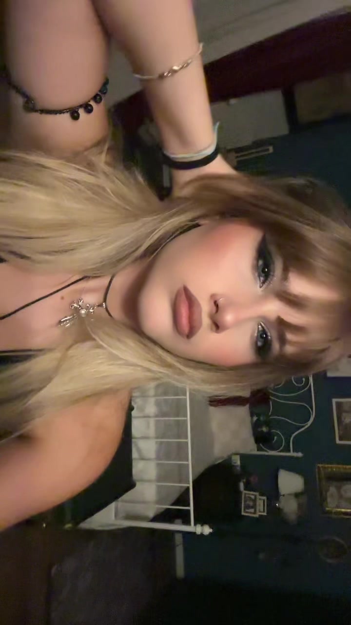 @𝕬𝖓𝖙𝖔𝖓𝖎𝖆♱🩸