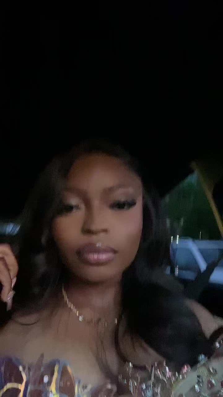 @👸🏽