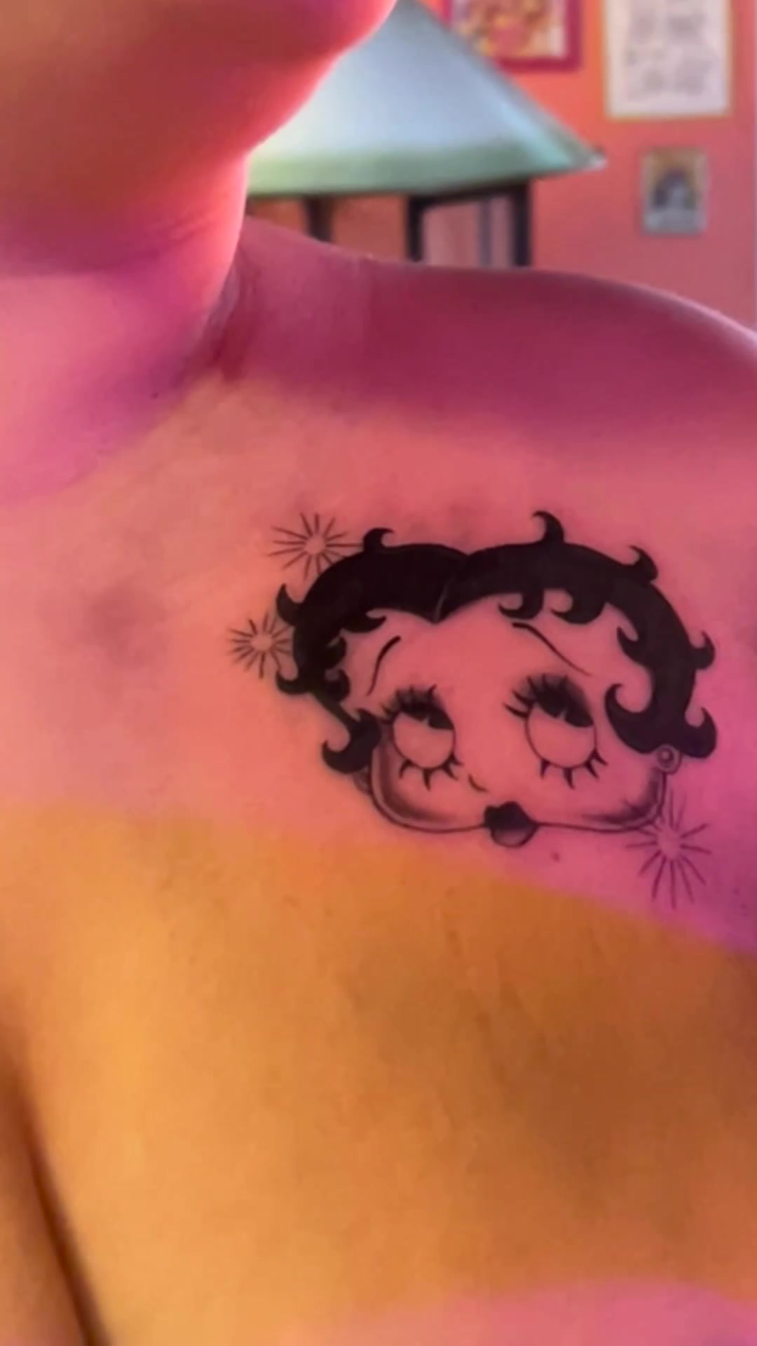 @thelesbianbf