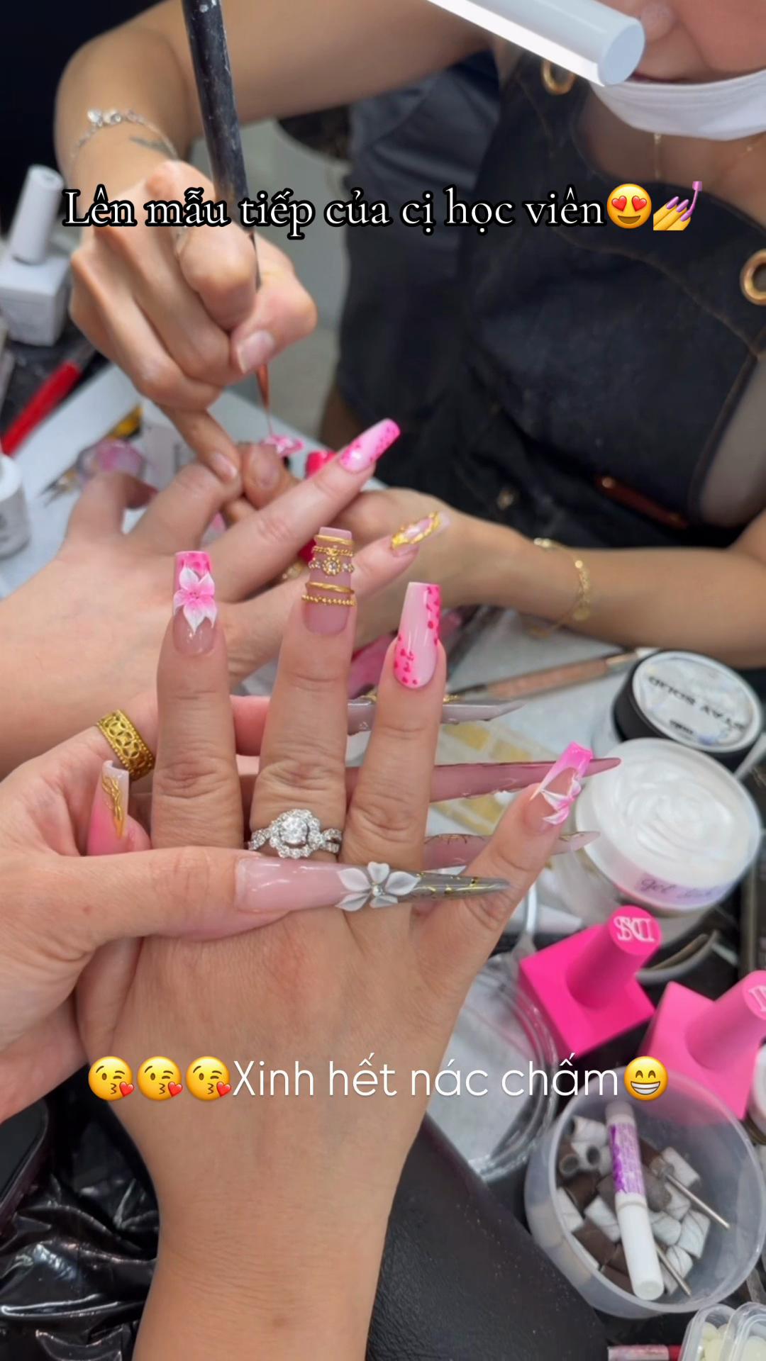 @KimmieNails🇻🇳&hearts;️🇨🇦Tấu H&agrave;i😜