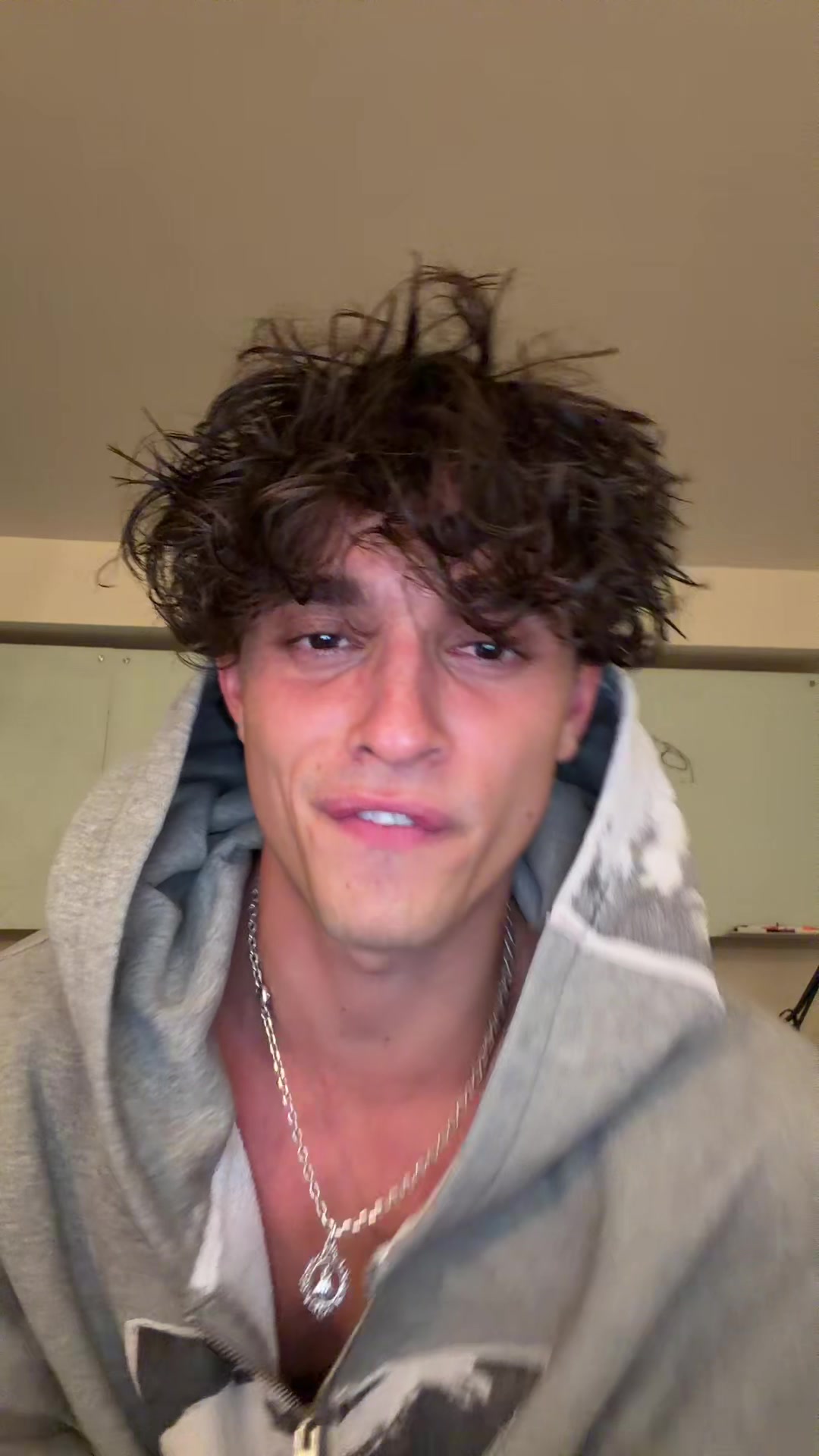 @🍷